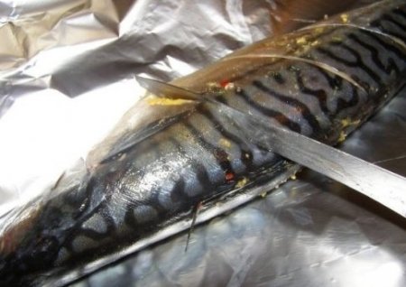 Скумбрия, запеченная в фольге.