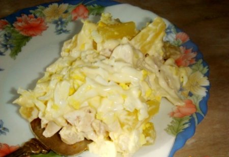 САЛАТ С АНАНАСАМИ И КУРИЦЕЙ