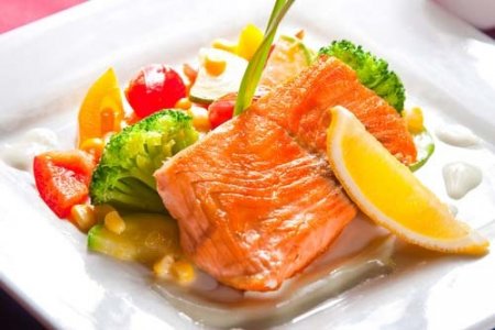 Филе форели под апельсиновым соусом и белоснежным вином