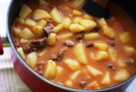 Картошечка, гашенная с мясом 
