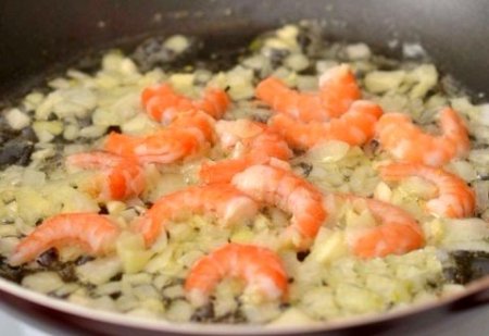 Паста с креветками в чесночно-сливочном соусе