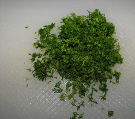 Соус из огурцов с зеленью и чесноком 