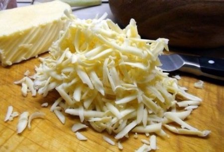 Салат овощной с сыром и ветчиной