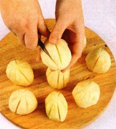 Картофель запеченный в фольге с сыром и ветчиной