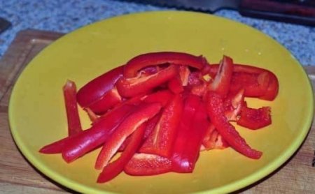 Жареная картошка с болгарским перцем