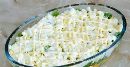 Салат с кукурузой и щавелем.