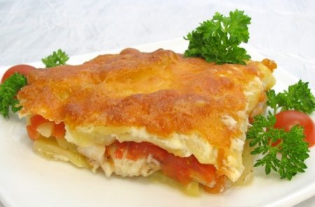Рыба с картофелем, запеченные под майонезом