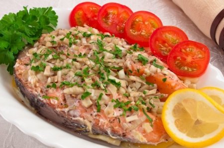 Семга, запеченная с фенхелем и лимоном