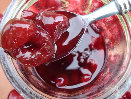 Густое варенье из вишни