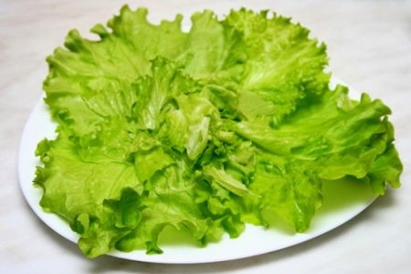 Салат-закуска с курицей и кедровыми орехами