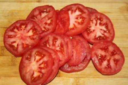 Салат-закуска с курицей и кедровыми орехами