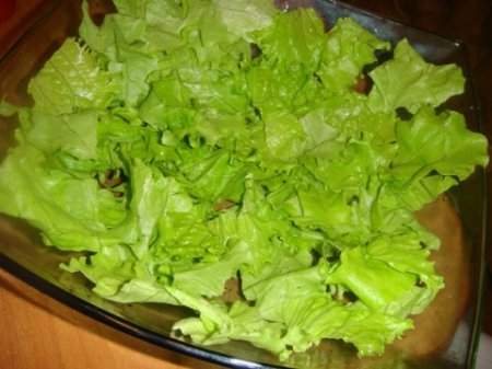 Салат из куриной печени.