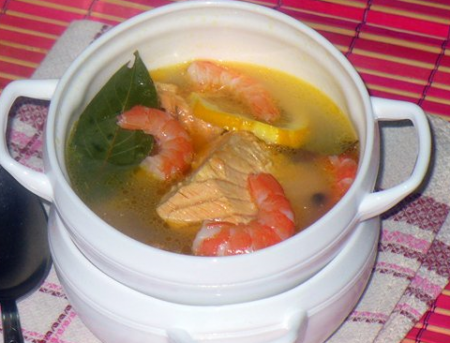 Рыбный суп из форели с креветками