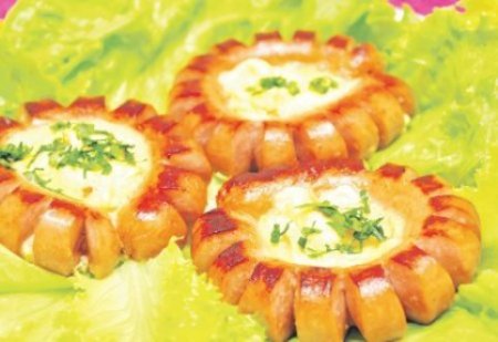 Яичко в сосиске