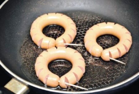 Яичко в сосиске