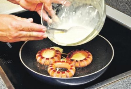 Яичко в сосиске