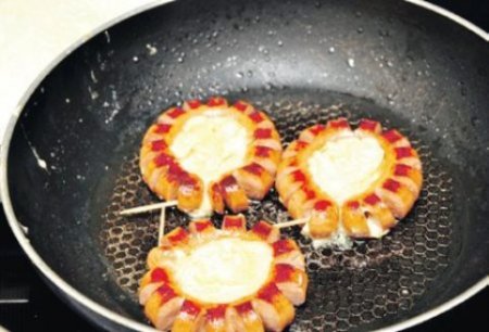 Яичко в сосиске