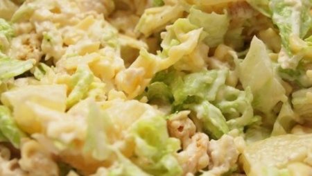 Салат из пекинской капусты и сухариками