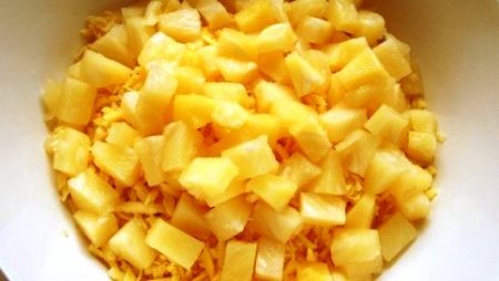 Салат из пекинской капусты и сухариками