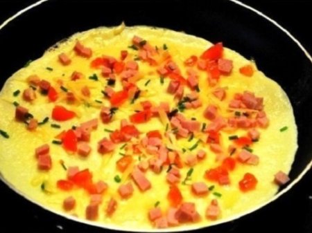 Омлет с ветчиной и сыром