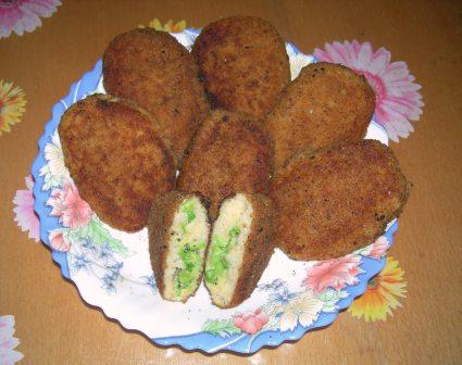 Зразы из лосося с зеленоватым горошком