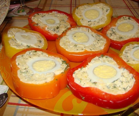 Перец с сырной внутренностями и яичком