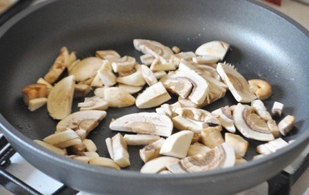 Омлет с грибами, помидорами и сыром