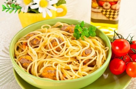 Макароны с фрикадельками