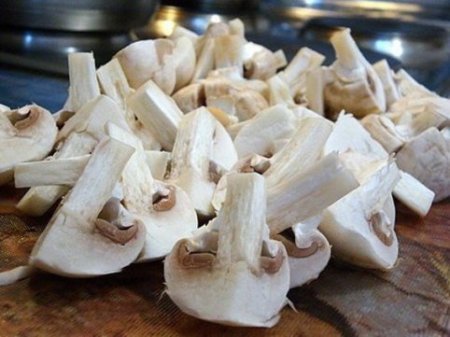 Курица с тыквой и шампиньонами в сметане.