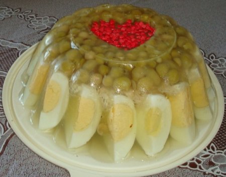 Заливное из куриной грудки и яиц