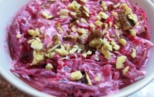 Салат со свеклой и орешкам