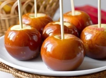 Яблоки в карамели