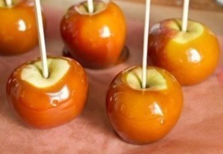 Яблоки в карамели