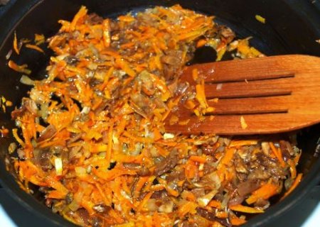 ГРЕЧНЕВАЯ КАША С СУШЕНЫМИ ГРИБАМИ