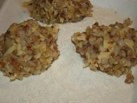 Гречневые котлеты с сыром и  луком