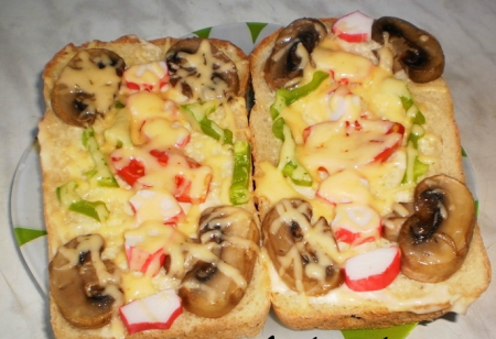 Пицца на хлебе в микроволновке 