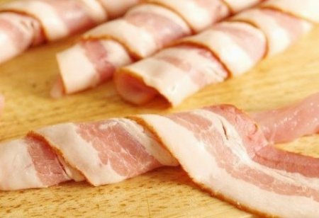 Курица в беконе