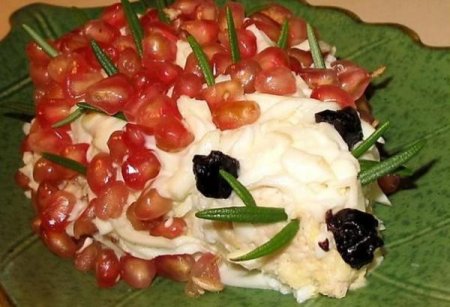 Салат "Гранатовый ежик" с черносливом