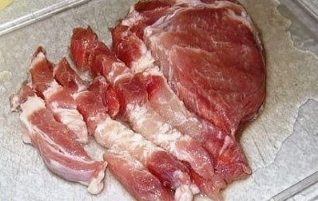 Тушеное мясо под сыром