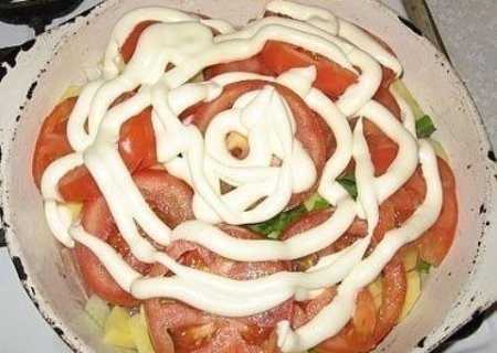 Тушеное мясо под сыром