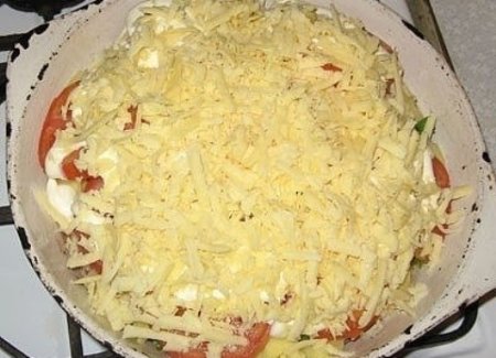 Тушеное мясо под сыром