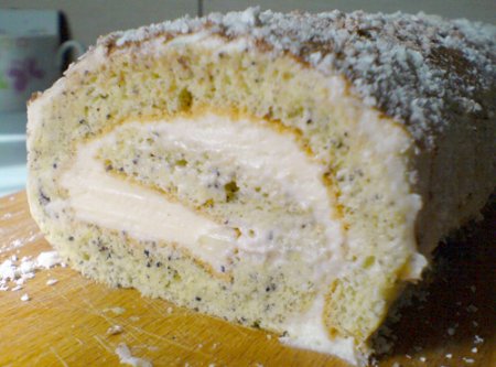 Бисквитный рулет с маком