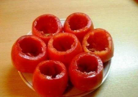 Помидоры, фаршированные курицей.