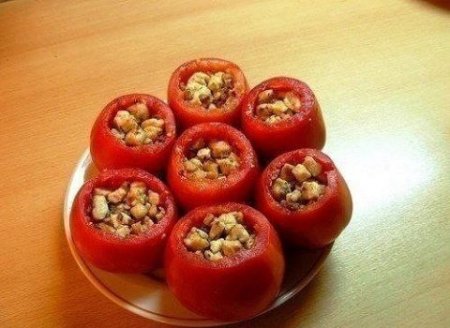 Помидоры, фаршированные курицей.