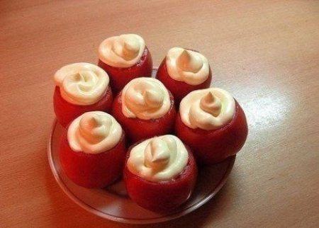 Помидоры, фаршированные курицей.