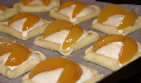 Творожное печенье-пирожное с плодами