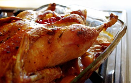 Приготовление утки с курицей и виноградом