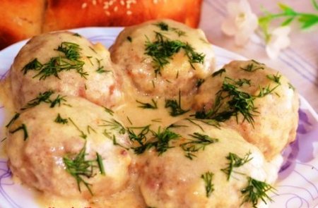 Мясные тефтели в молочном соусе