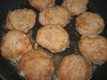 Мясные тефтели в молочном соусе