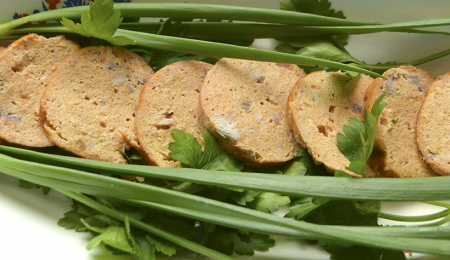 Колбаса вареная куриная семейная, запеченная в духовке